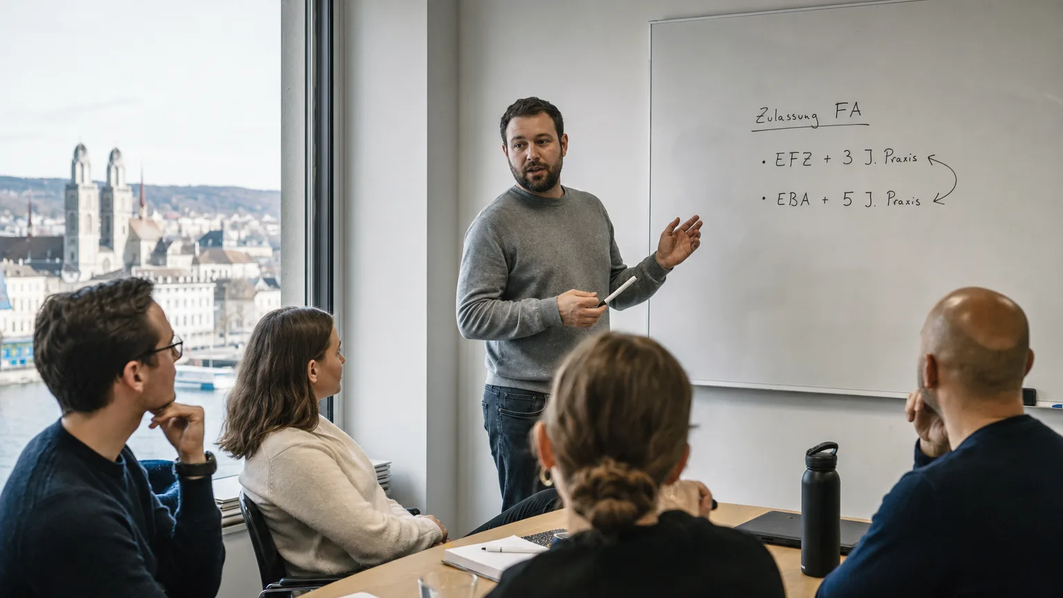 Teamleiterin präsentiert im modernen Zürcher Büro